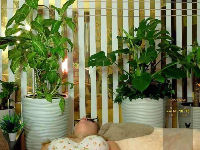 MiaLiaHot from BongaCams is Freechat