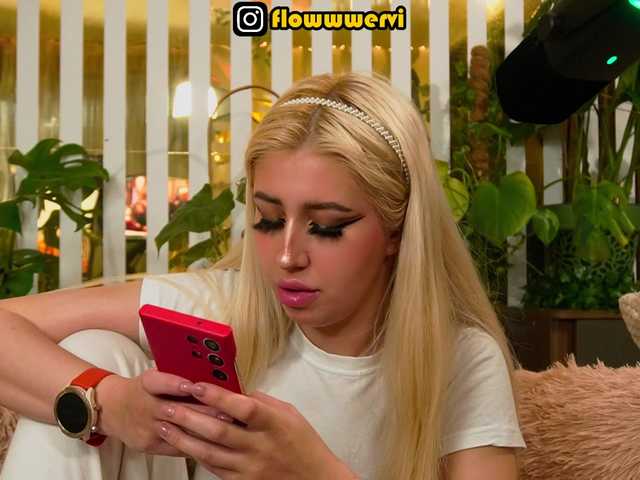 MiaLiaHot's BongaCams show and profile