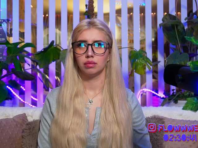 MiaLiaHot's BongaCams show and profile