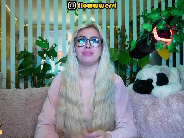 MiaLiaHot's BongaCams show and profile