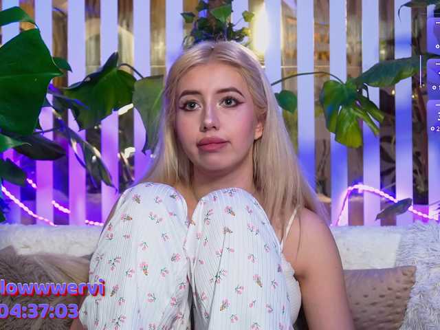 в попе у MiaLiaHot