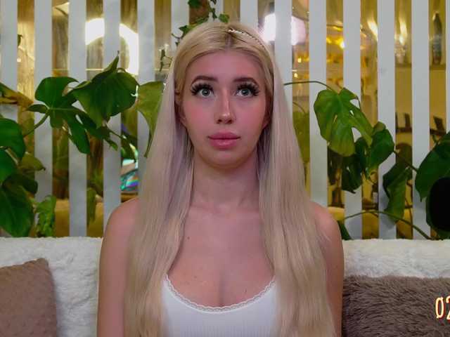 MiaLiaHot's BongaCams show and profile