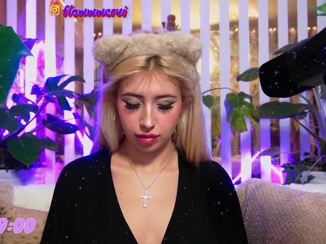 MiaLiaHot's BongaCams show and profile