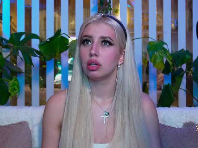 MiaLiaHot's BongaCams show and profile