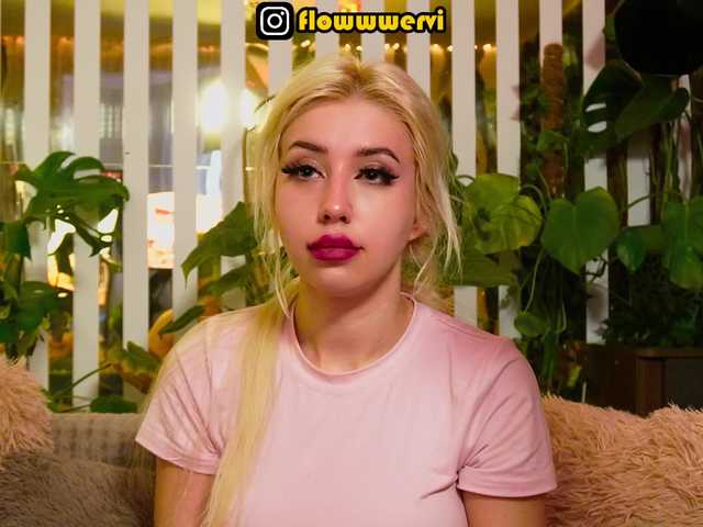 MiaLiaHot's BongaCams show and profile