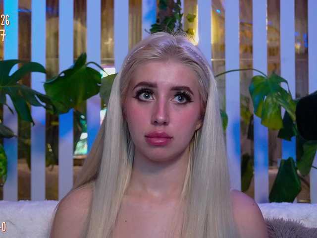 MiaLiaHot's BongaCams show and profile