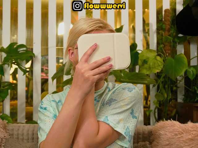 видео MiaLiaHot