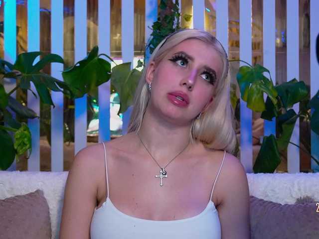 MiaLiaHot's BongaCams show and profile