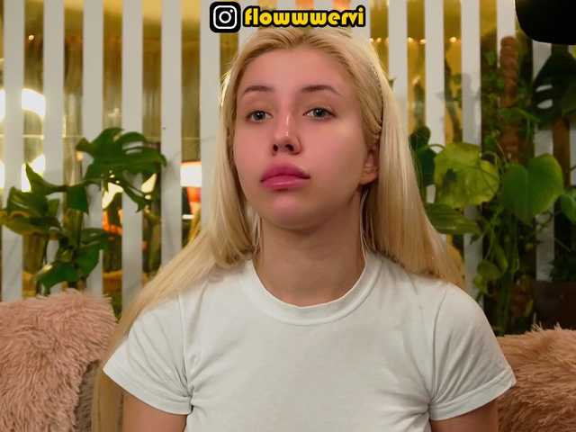 MiaLiaHot's BongaCams show and profile