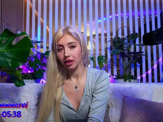 MiaLiaHot's BongaCams show and profile