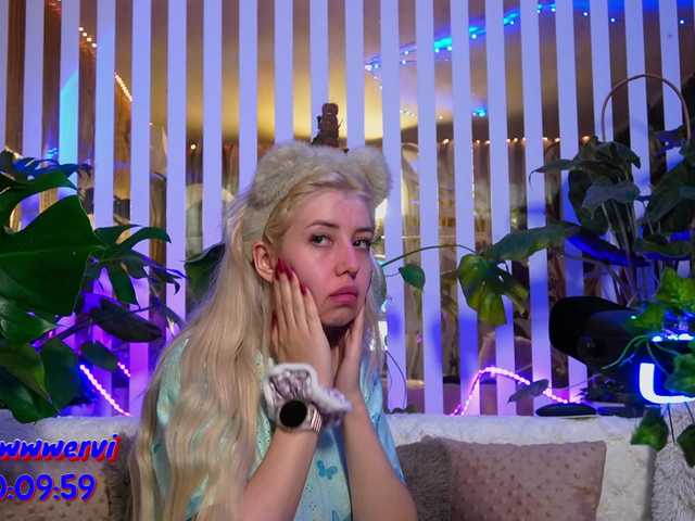 MiaLiaHot's BongaCams show and profile