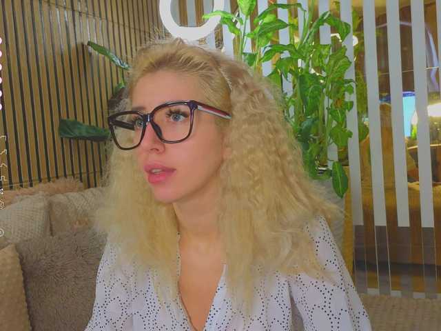 MiaLiaHot from BongaCams is Freechat
