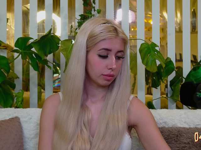 MiaLiaHot's BongaCams show and profile