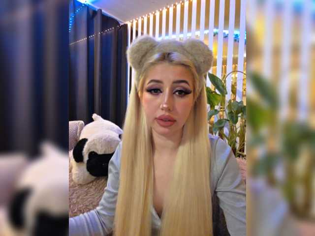 MiaLiaHot's BongaCams show and profile