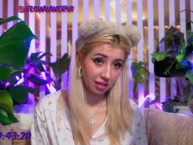 MiaLiaHot's BongaCams show and profile