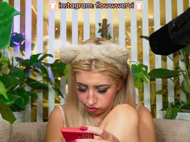 MiaLiaHot's BongaCams show and profile