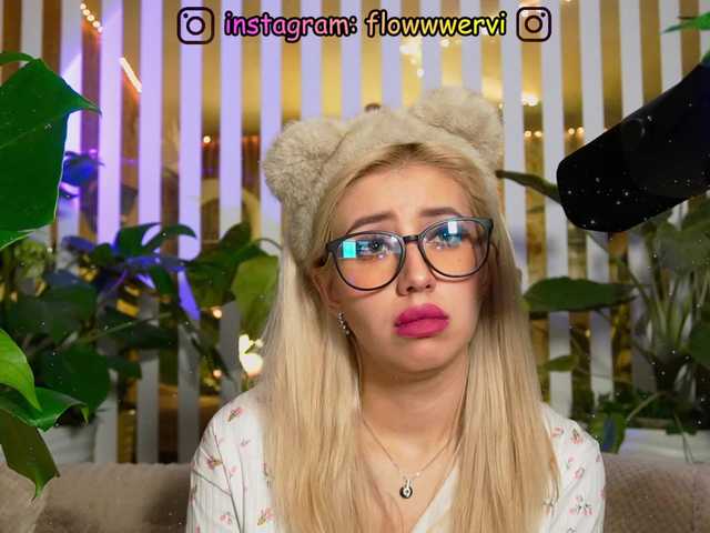 MiaLiaHot's BongaCams show and profile