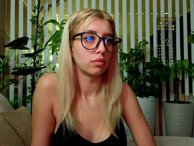 Sex chat gratuit in direct cu MiaLiaHot pe BongaCams