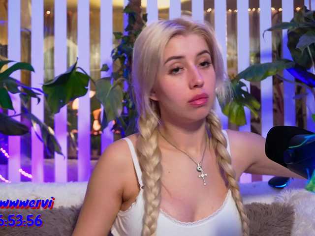 MiaLiaHot's BongaCams show and profile