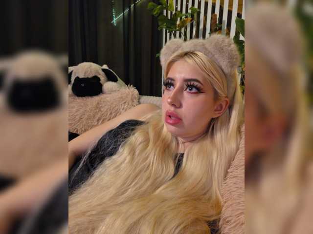 MiaLiaHot's BongaCams show and profile