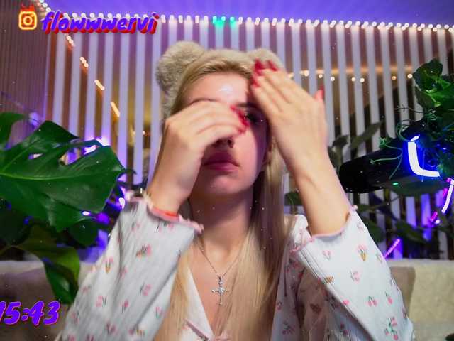 MiaLiaHot's BongaCams show and profile