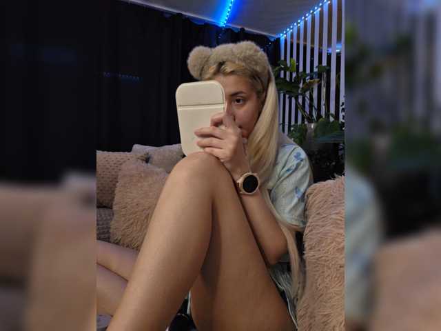 MiaLiaHot's BongaCams show and profile