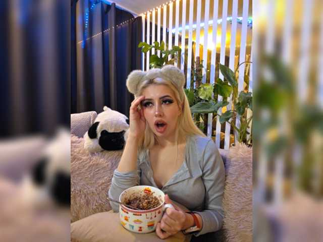 MiaLiaHot's BongaCams show and profile