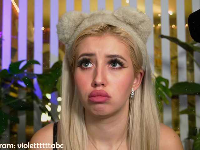 MiaLiaHot's BongaCams show and profile