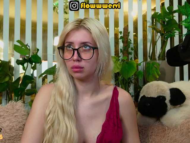 MiaLiaHot's BongaCams show and profile