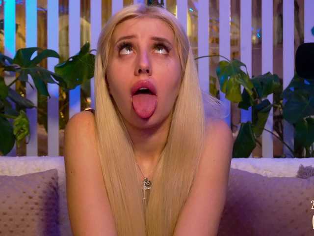 MiaLiaHot's BongaCams show and profile