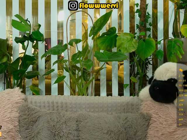 MiaLiaHot's BongaCams show and profile