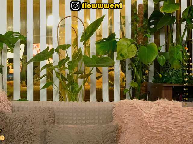 MiaLiaHot's BongaCams show and profile