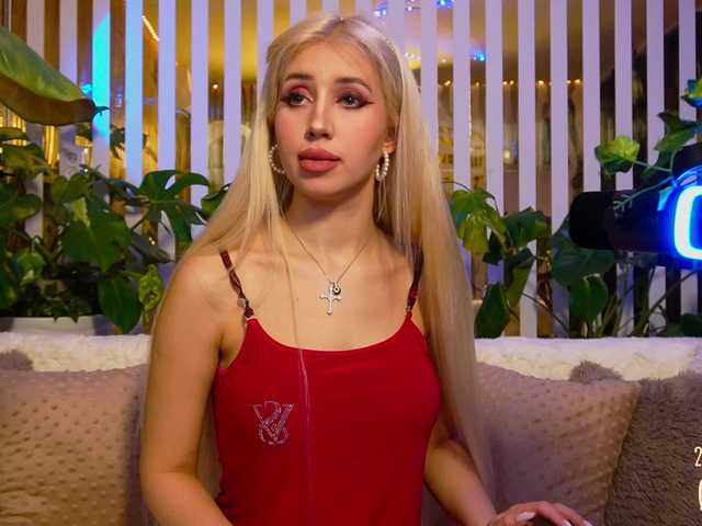 MiaLiaHot's BongaCams show and profile