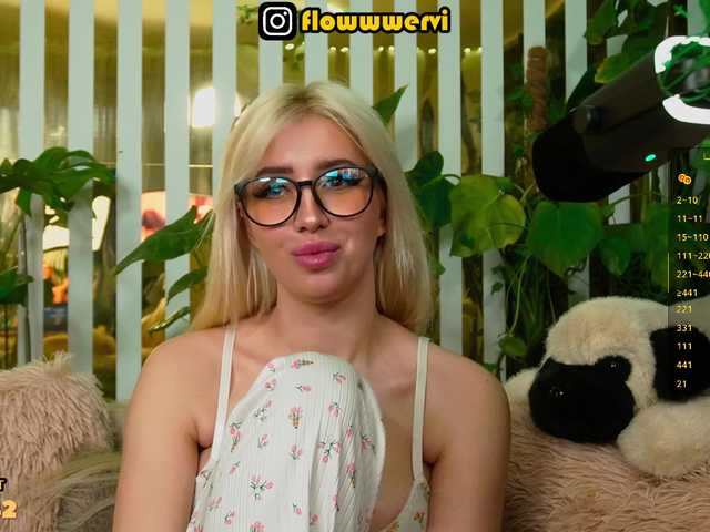 MiaLiaHot's BongaCams show and profile