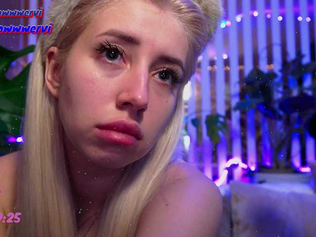 MiaLiaHot's BongaCams show and profile