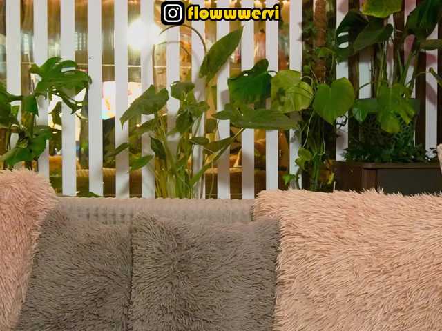 MiaLiaHot's BongaCams show and profile