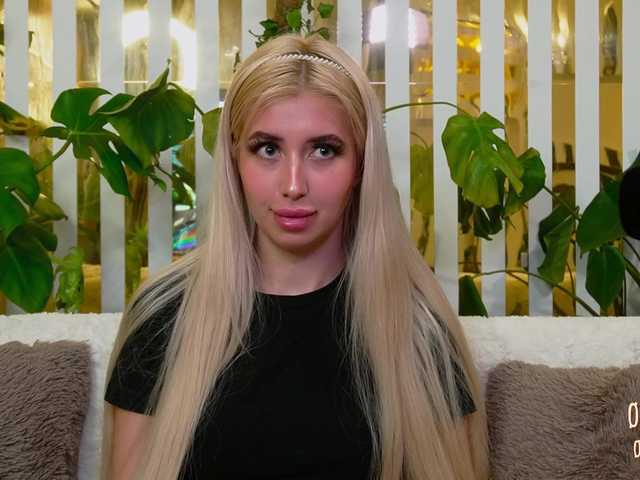 MiaLiaHot's BongaCams show and profile