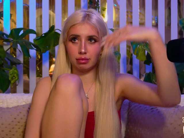 MiaLiaHot's BongaCams show and profile