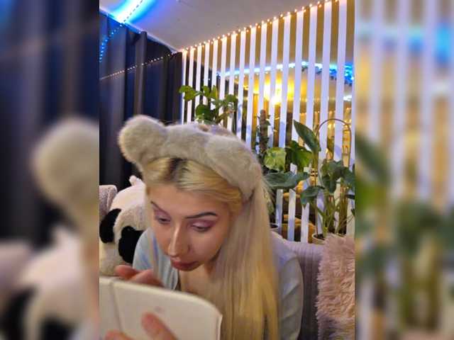 MiaLiaHot's BongaCams show and profile