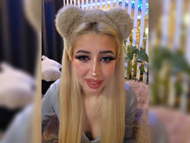 MiaLiaHot's BongaCams show and profile