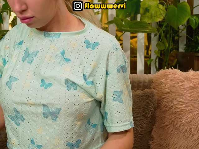 MiaLiaHot's BongaCams show and profile