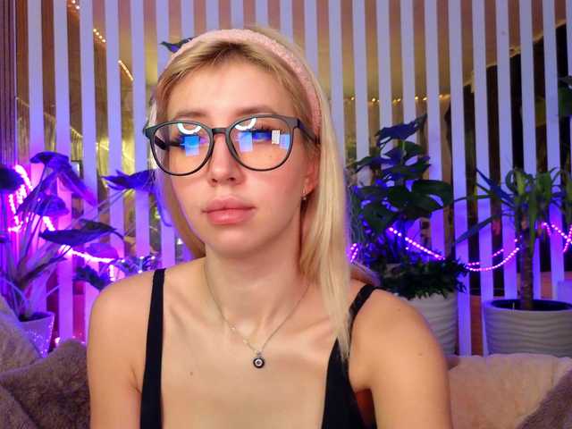 MiaLiaHot Nude Live Sex Shows