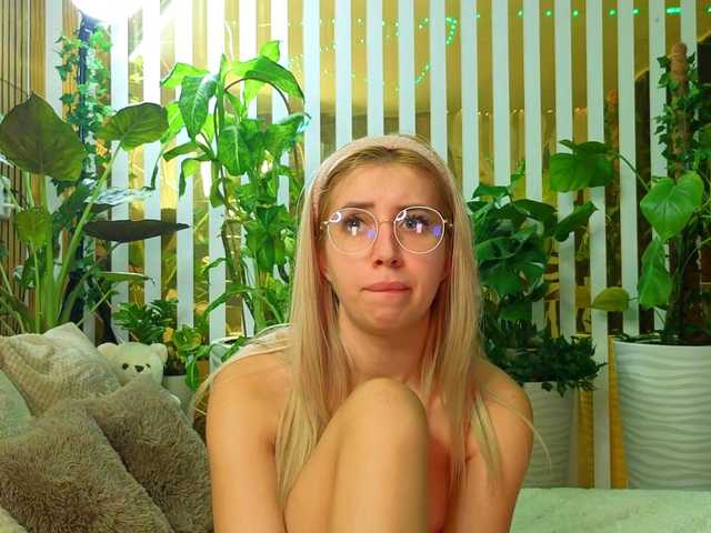 Sex chat gratuit in direct cu MiaLiaHot pe BongaCams