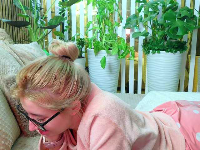 MiaLiaHot from BongaCams is Freechat