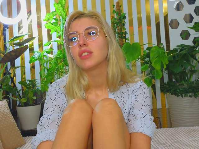 MiaLiaHot from BongaCams is Freechat