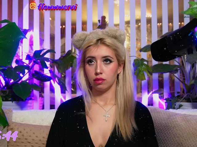 MiaLiaHot's BongaCams show and profile