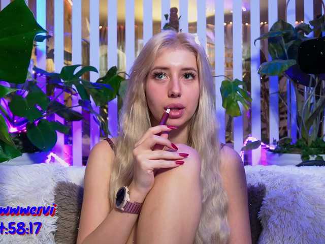 MiaLiaHot's BongaCams show and profile