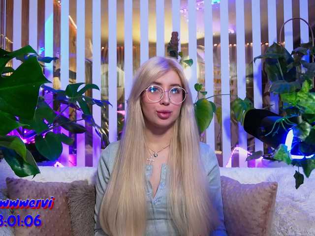 MiaLiaHot's BongaCams show and profile