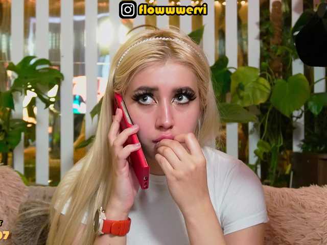 MiaLiaHot's BongaCams show and profile