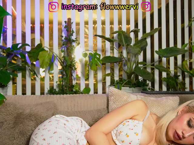 MiaLiaHot's BongaCams show and profile